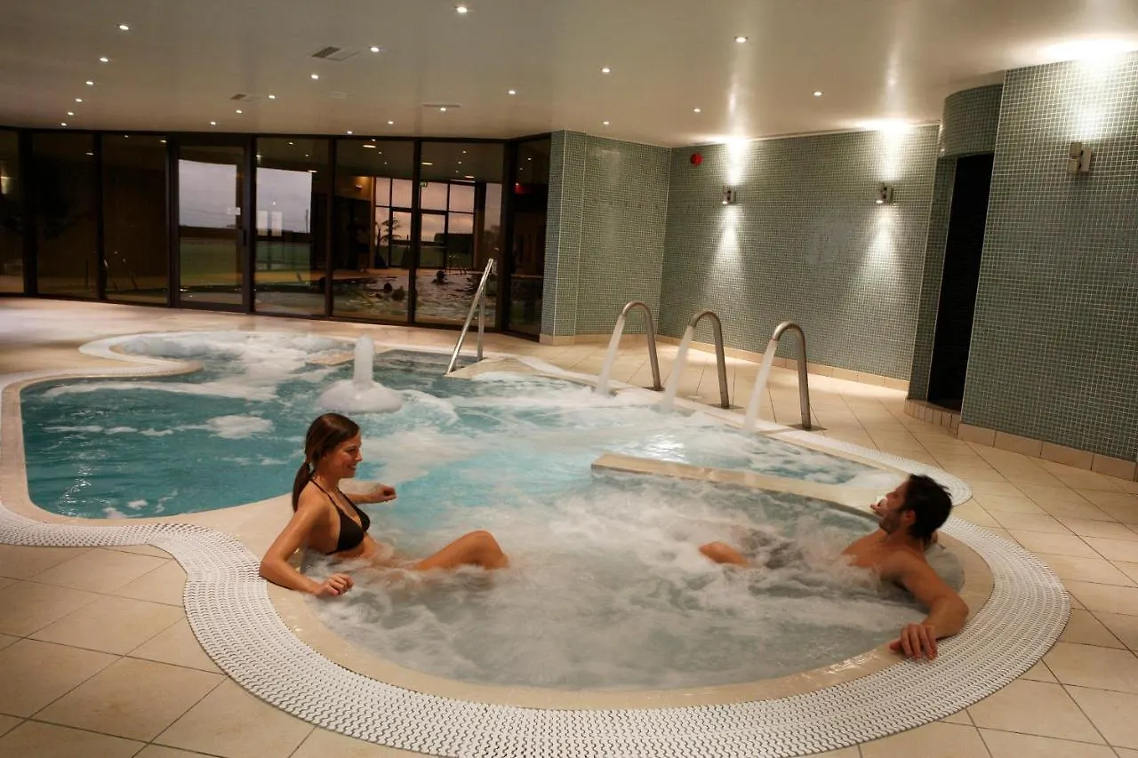 Burntwood Court Hotel Barnsley 5*,