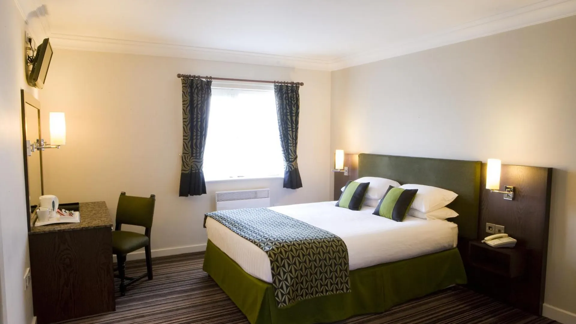 Burntwood Court Hotel Барнсли 5*,